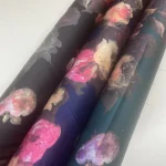 Polyester med blomster