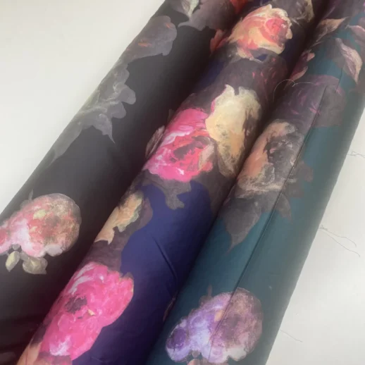 Polyester med blomster
