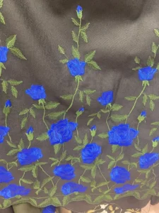 toskaft ull med broderi